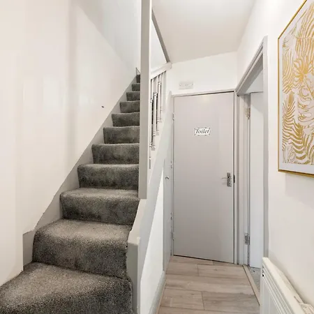 Central Reading 2-Bed Apartment, Walk To Station Exterior photo