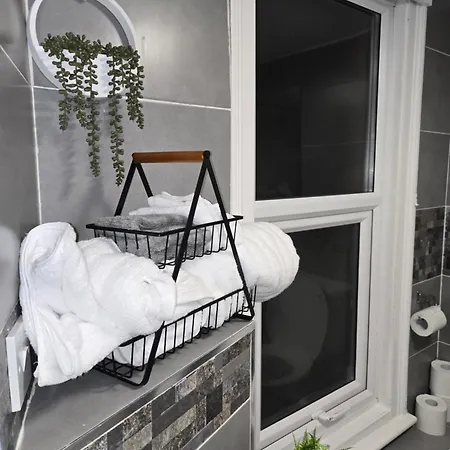 Central Reading 2-Bed Apartment, Walk To Station Exterior photo