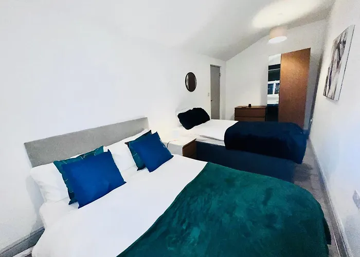 Central Reading 2-Bed Apartment, Walk To Station