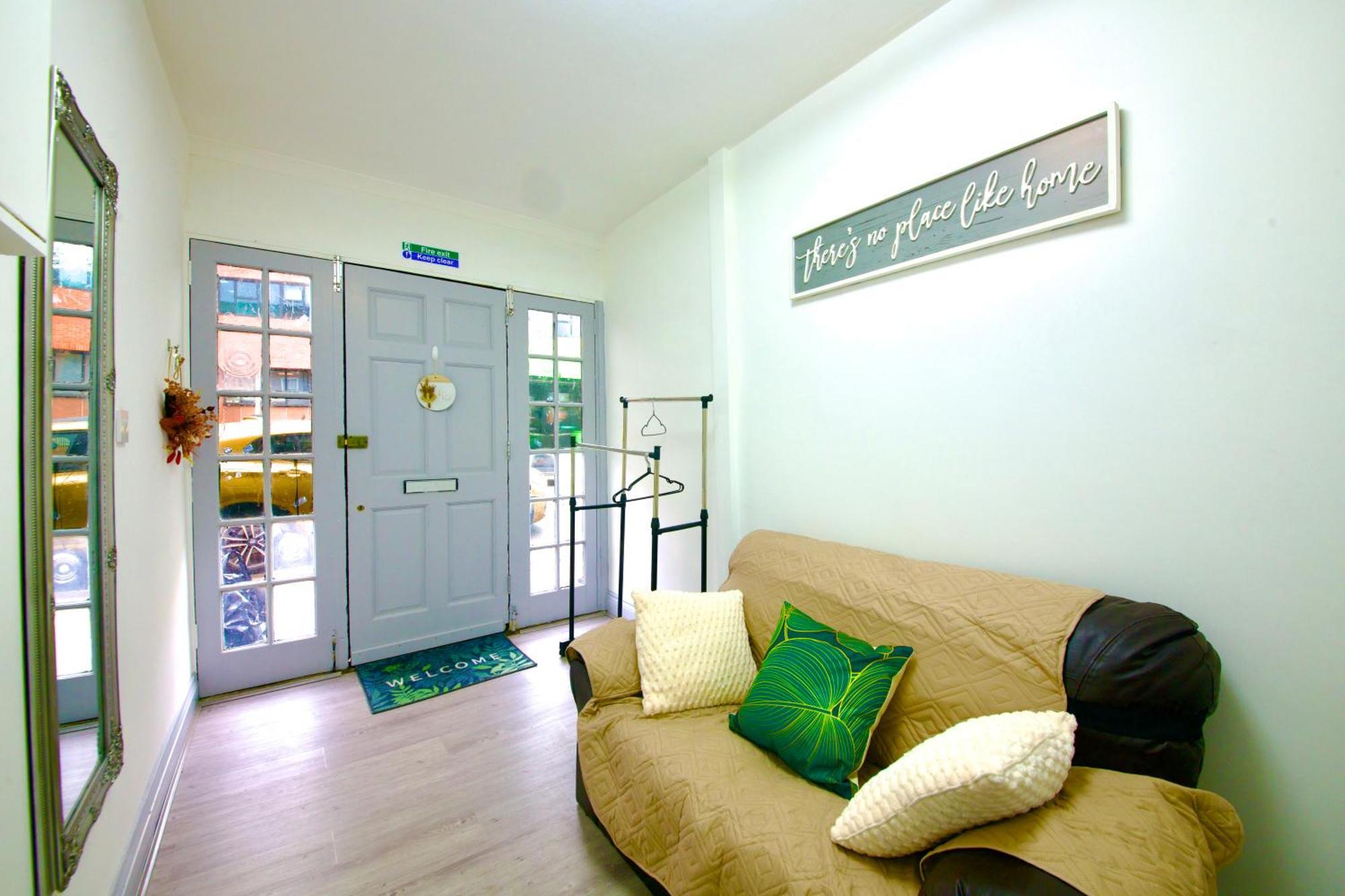 Apartment 2-bed Apartment, Walk To Station