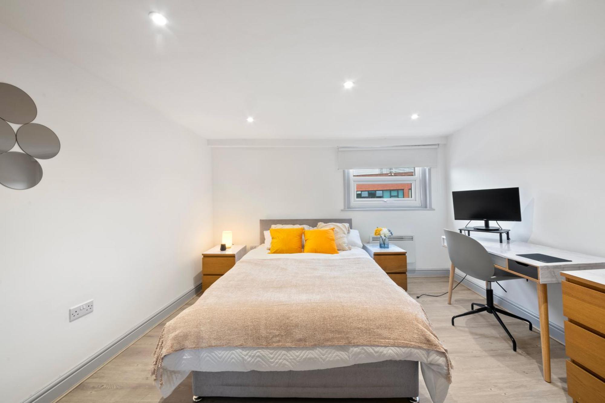 Apartment 2-bed Apartment, Walk To Station *