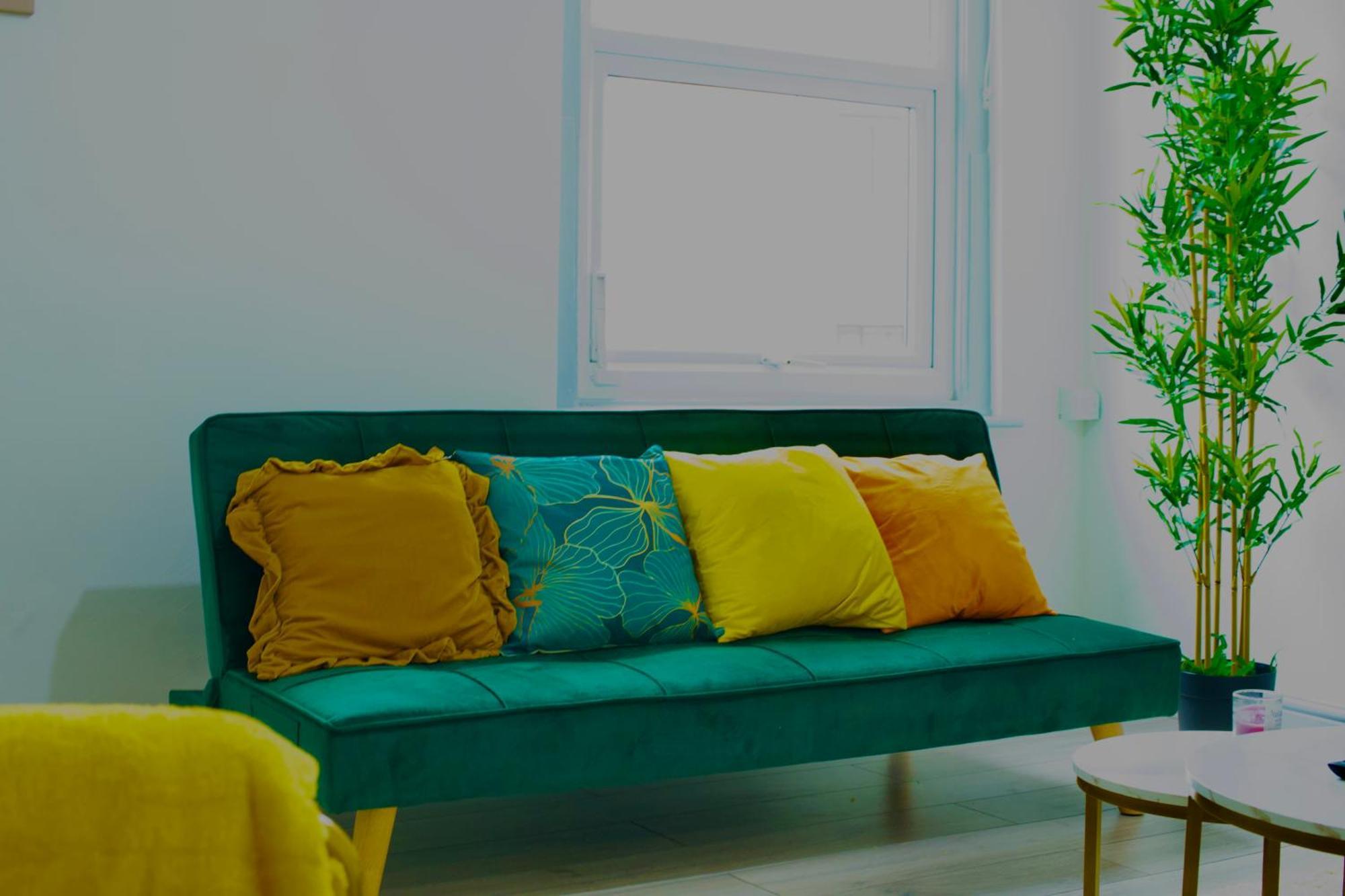 2-bed Apartment, Walk To Station * Reading
