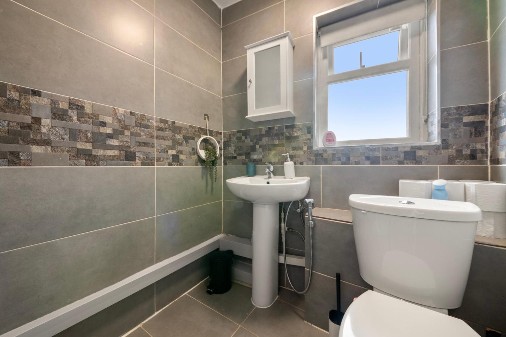 Apartment 2-bed Apartment, Walk To Station Reading