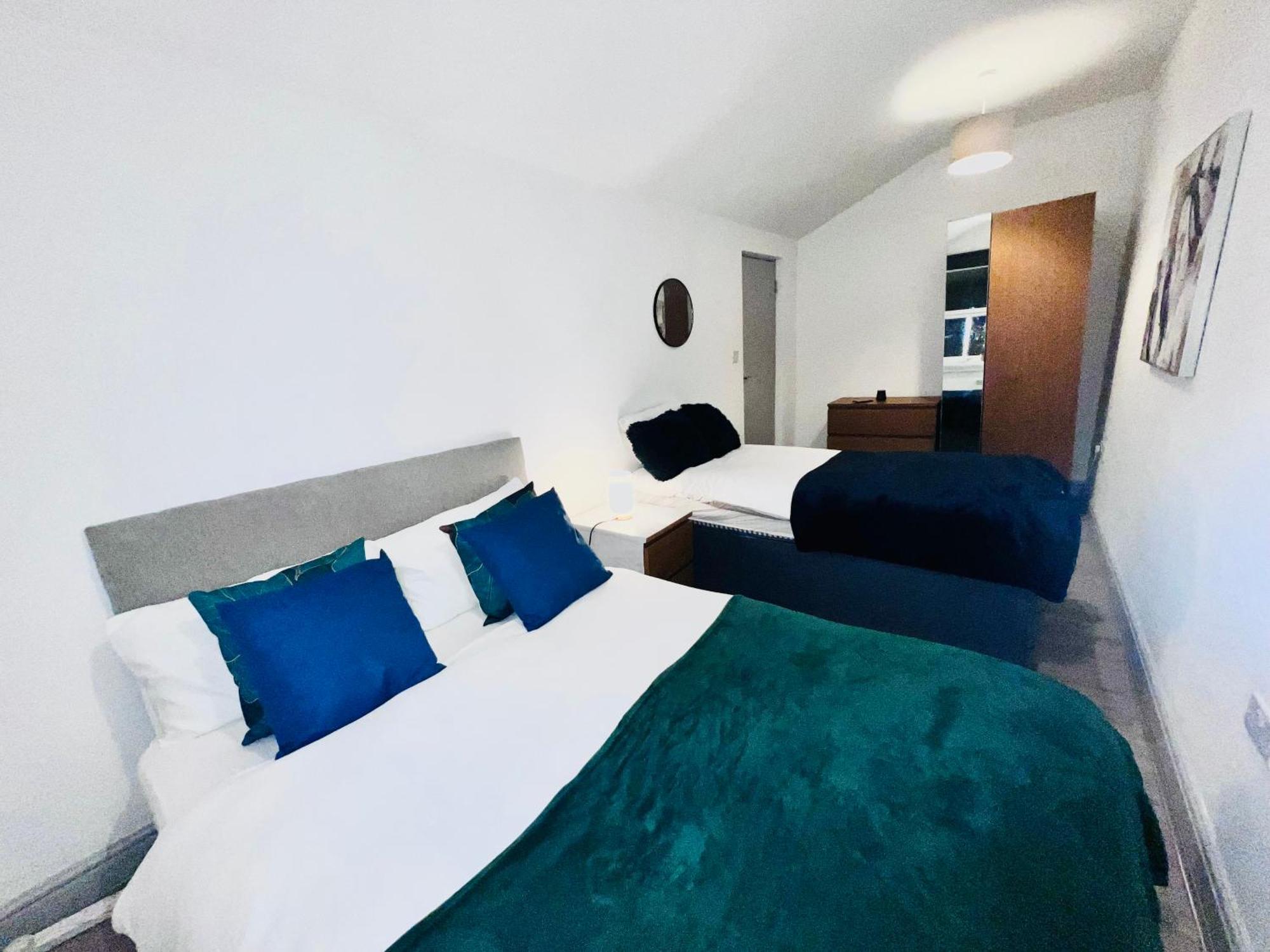 2-bed Apartment, Walk To Station Apartment Reading