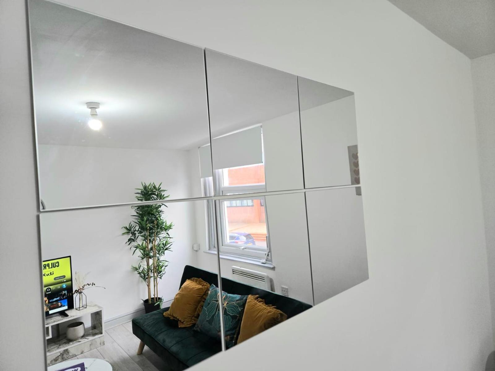 2-bed Apartment, Walk To Station *