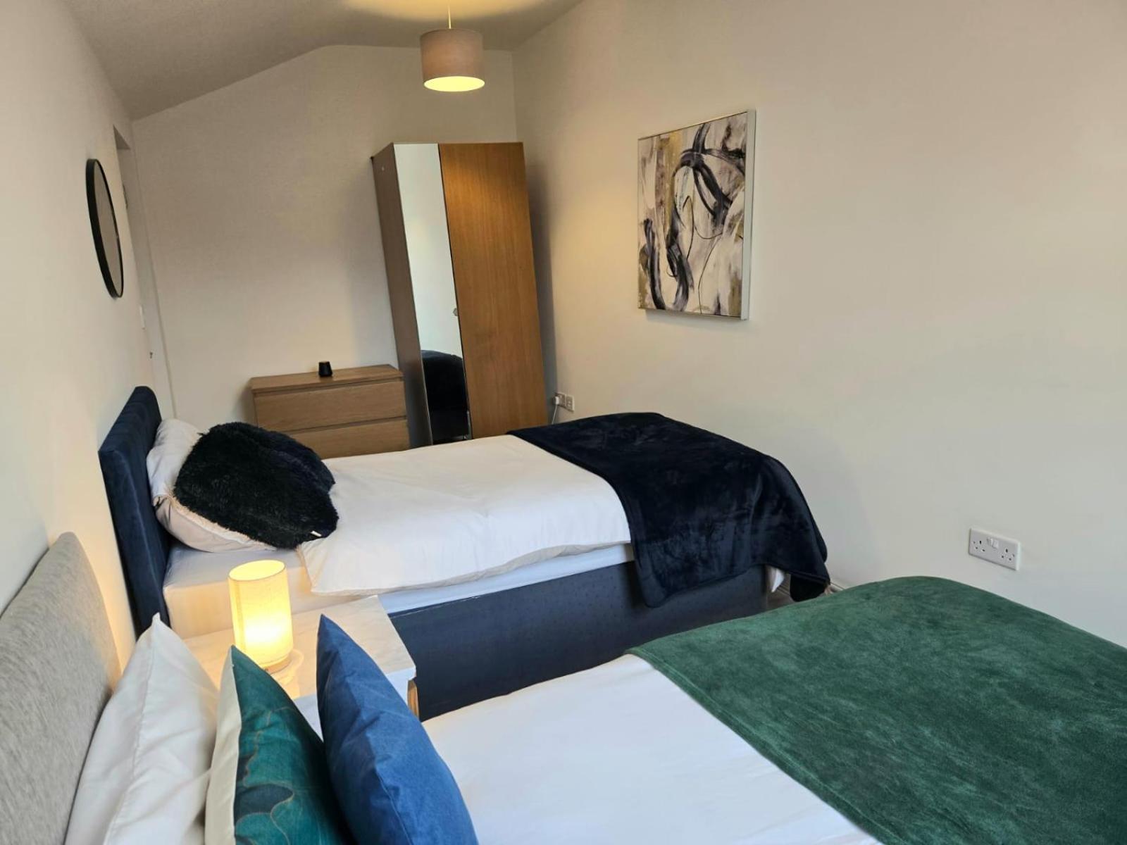 2-bed Apartment, Walk To Station *